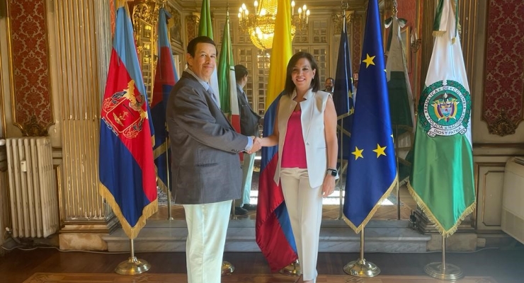 Nelson Osorio Lozano toma posesión de su cargo ante la embajadora de Colombia en Italia, Ligia Margarita Quessep Bitar