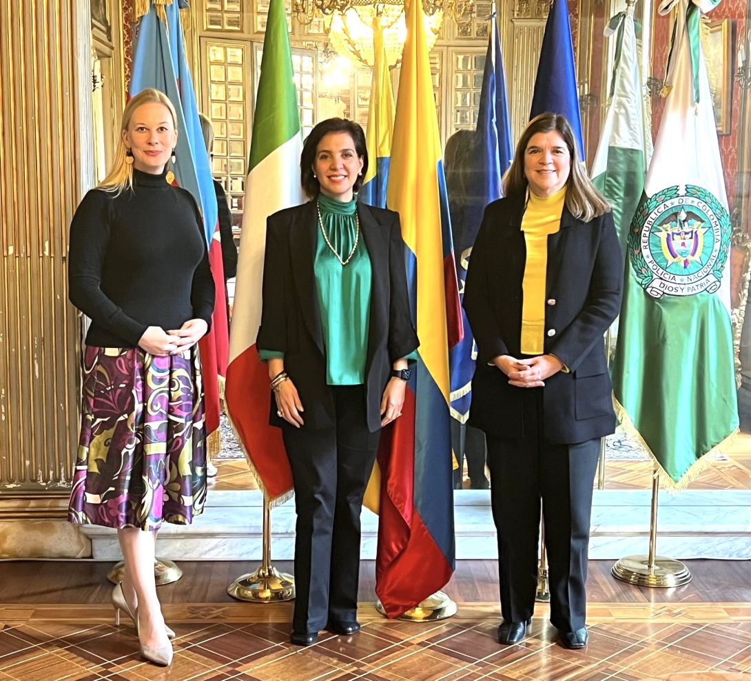 De izquierda a derecha: Directora de País del FIDA, Maija Peltola; Embajadora, Ligia Margarita Quessep Bitar; Directora Regional para América Latina y el Caribe del FIDA, Rossana Polastri