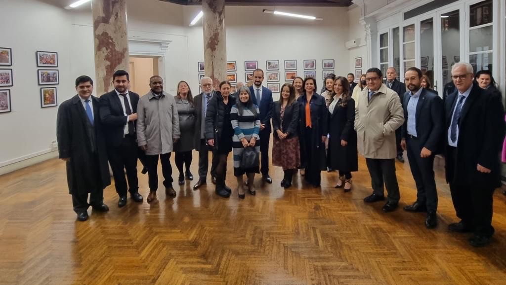 Embajadores y representantes diolomaticos presentes en la inauguración de la Exposición “Latinoamerica inspira”