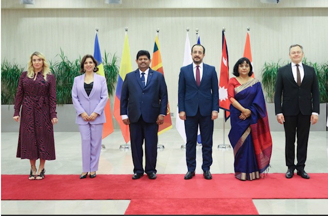 La Embajadora de Colombia en Italia con los Embajadores de Dinamarca, Nepal, Andorra y el Alto Comisionado de Sri Lanka.