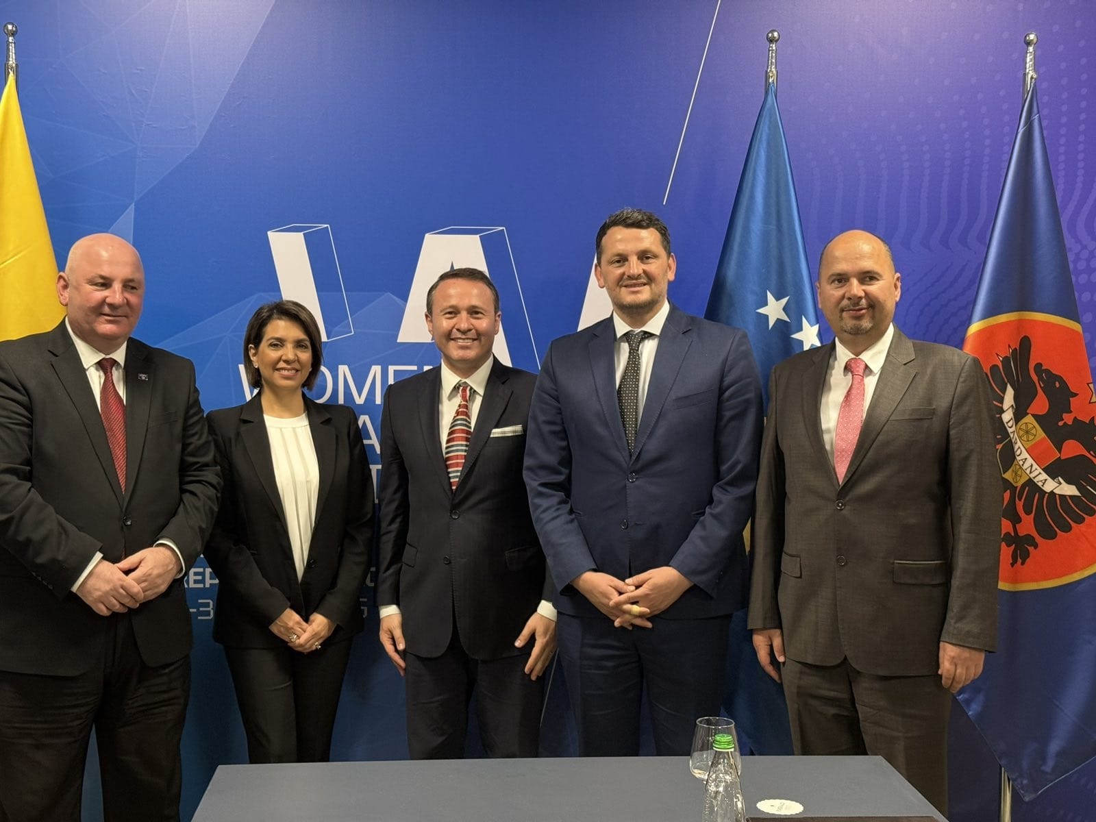 Foto: Encuentro de la Embajadora Quessep con el Director de América Latina del Ministerio de Relaciones Exteriores y Diáspora de Kosovo, señor Prindium Sadriu y su delegación, en la cual se encuentra el Encargado de Negocios de la República de Kosovo en Colombia, señor Artan Duraku.