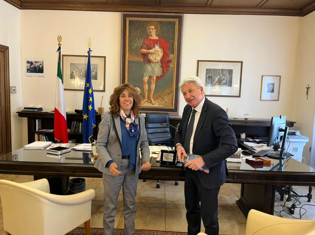 La Embajadora con el Prefecto de Trieste, Annunziato Vardé