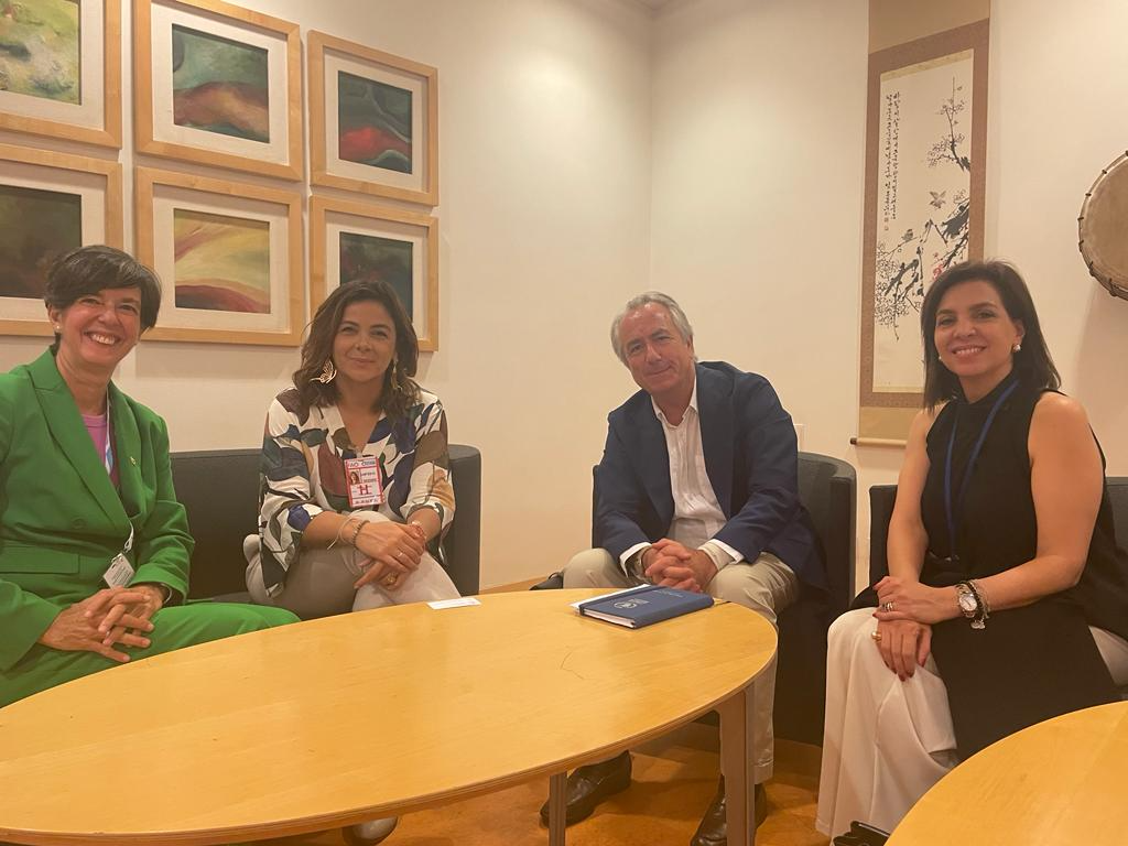 Encuentro bilateral con Lola Castro, Directora Regional del PMA para América Latina y el Caribe. Acompañan, el Representante del Programa Mundial de Alimentos de las Naciones Unidas en Colombia PMA, Carlo Scaramella y la Embajadora de Colombia en Italia, Ligia Margarita Quessep Bitar.