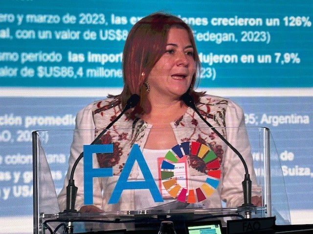 Presentación de la iniciativa “Transformación social, ambiental y económica de la ganadería lechera en Colombia: oportunidades de inversión para el desarrollo sostenible en territorios vulnerables”, a cargo  de la Viceministra de Asuntos Agropecuarios del Ministerio de Agricultura y Desarrollo Rural, Dra. Aura Maria Duarte Rojas