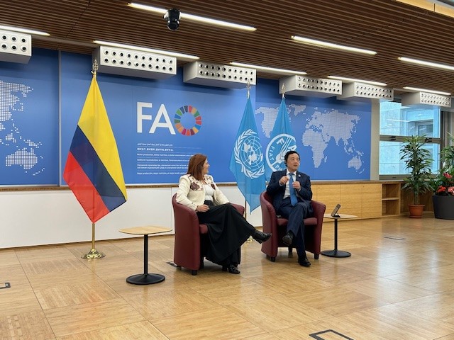 Diálogo entre Viceministra de Asuntos Agropecuarios del Ministerio de Agricultura y Desarrollo Rural, Dra. Aura Maria Duarte Rojas, con el Director Genera de la FAO, Dr. Qu Dongyu.