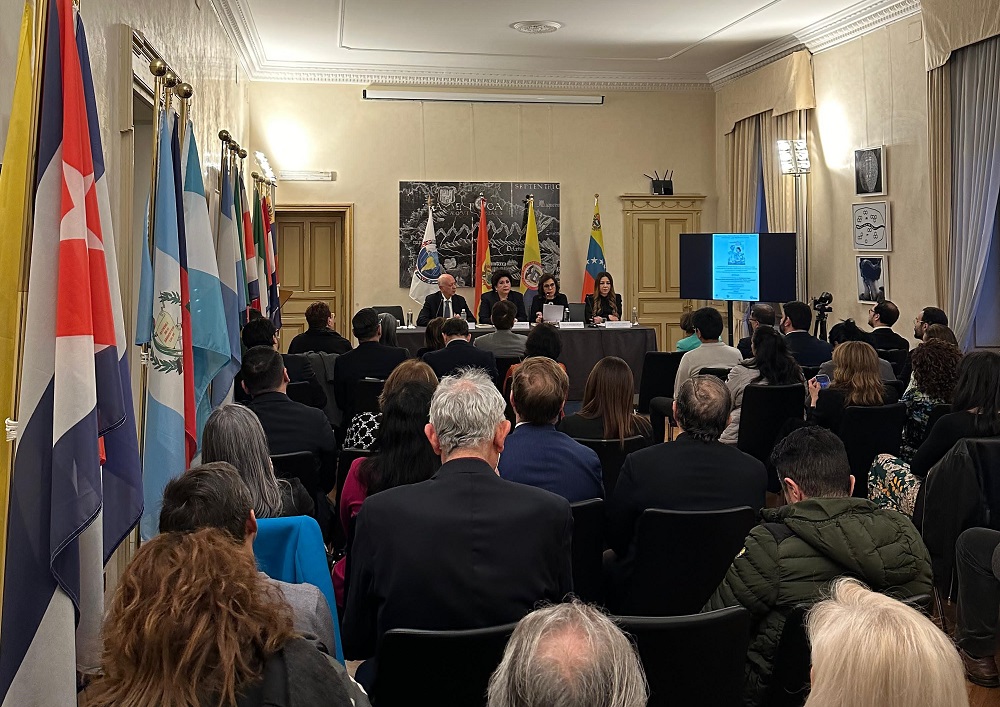 Presentación del Libro en italiano “Manuela Sáenz, Simón Bolívar, Revolución, Pasión, feminismo”