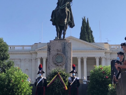 Colombia conmemoró en Roma el día de la Independencia, ante las estatuas de Simón Bolívar y Francisco de Paula Santander