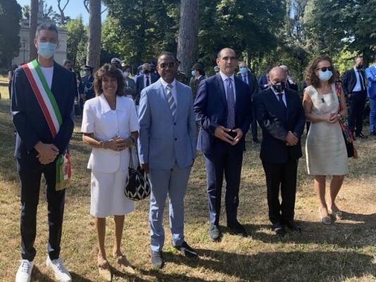 Colombia conmemoró en Roma el día de la Independencia, ante las estatuas de Simón Bolívar y Francisco de Paula Santander