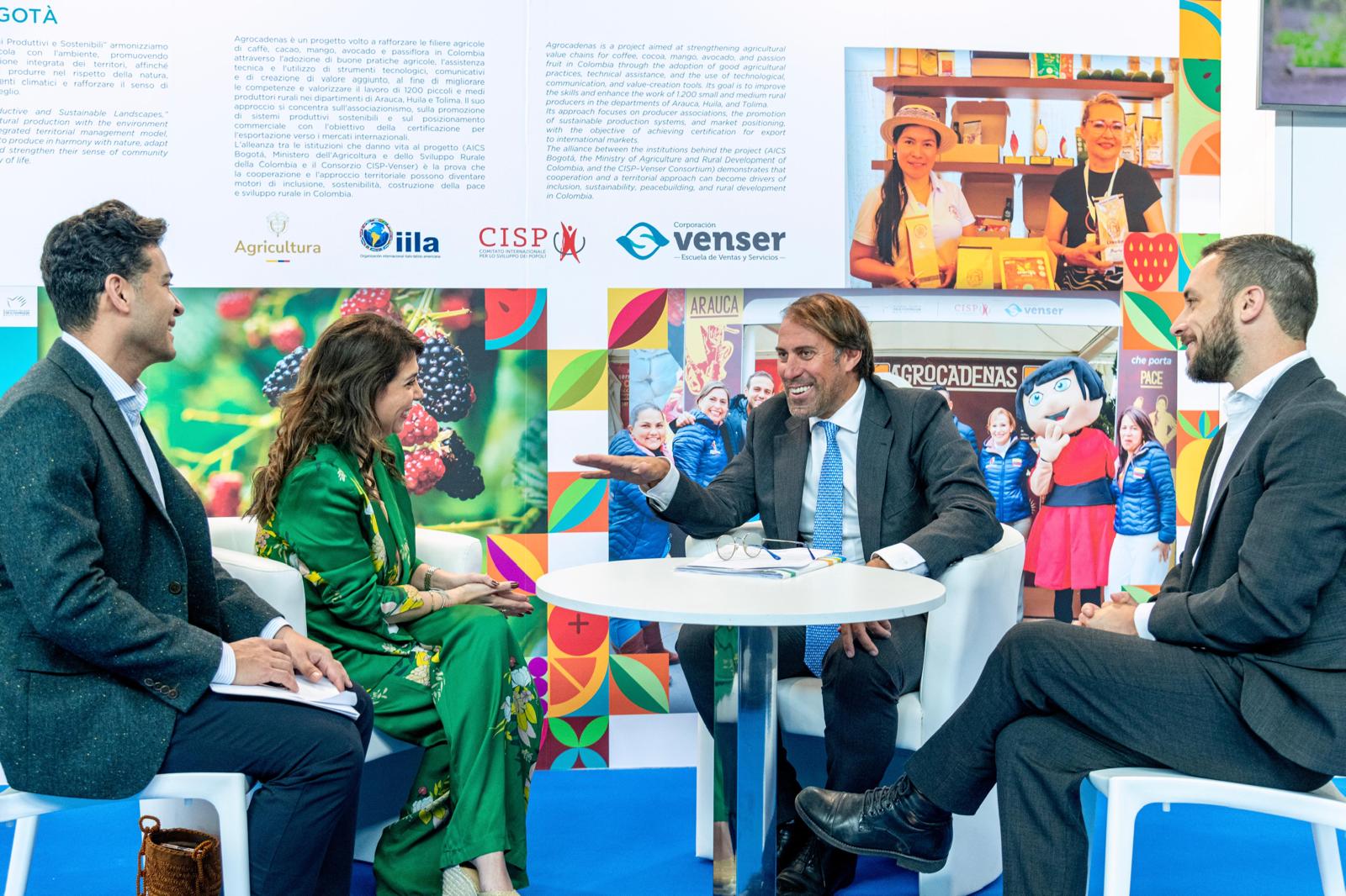 Colombia fortalece lazos de cooperación agroalimentaria y financiera en la Feria MACFRUT 2026 en Rímini, Italia