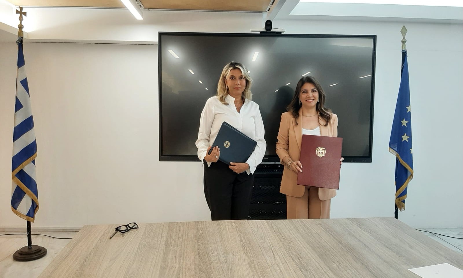 Embajadora suscribió un Memorando de Intención en materia de turismo con la Viceministra de Turismo de Grecia, Anna Karamanli