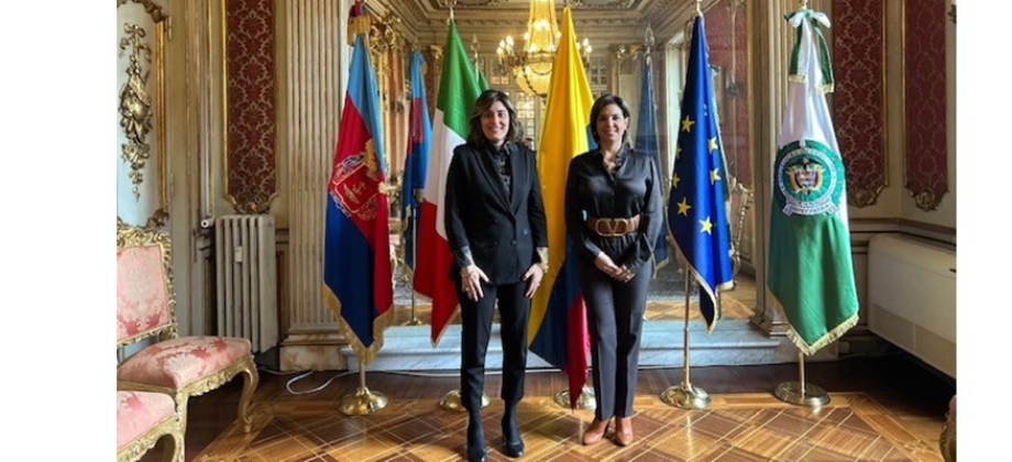 Encuentro con la Directora General del Centro Internacional de Estudios para la Conservación y Restauración de los Bienes Culturales 