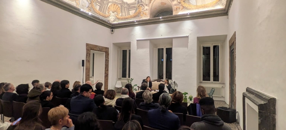 Público asistente en la Librería Spazio Sette durante la charla de Marta Orrantia y Giulia Zavagna. Créditos: Embajada de Colombia en Italia