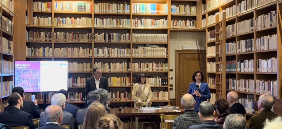 Embajada de Colombia en Italia presentó la versión en italiano de “Migas de pan” la memoria de las generaciones y el dolor plasmada en las páginas del libro “briciole di pane” con el escritor colombiano de origen hebreo azriel bibliowicz