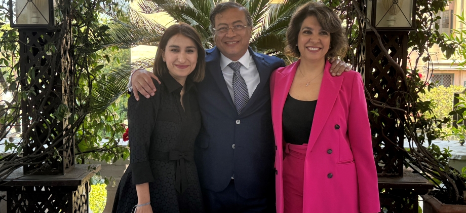 Embajadora Ligia Margarita Quessep entrega al presidente Gustavo Petro y a la Canciller Laura Sarabia tres piezas arqueológicas precolombinas que serán repatriadas desde Italia a Colombia