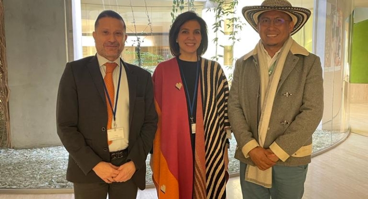 (De izquierda a derecha) Ministro Consejero Juan Camilo Saretzki, Embajadora Ligia Margarita Quessep Bitar, y el Presidente del Foro Permanente de Naciones Unidas para Cuestiones Indígenas, Darío Mejía Montalvo.