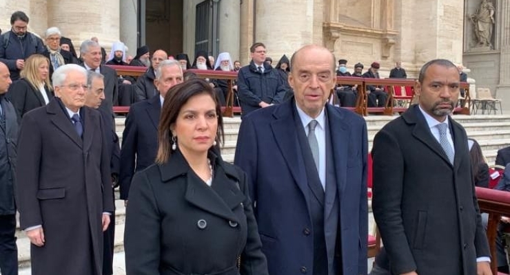 Canciller Álvaro Leyva Durán asistió, en representación del gobierno nacional, al funeral del Papa Emerito, Benedicto XVI