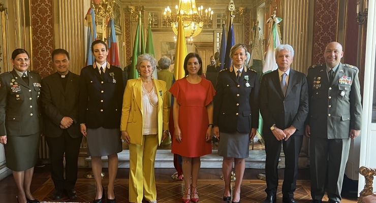 Embajada y Policía de Colombia en Italia condecoraron miembros de la policía italiana
